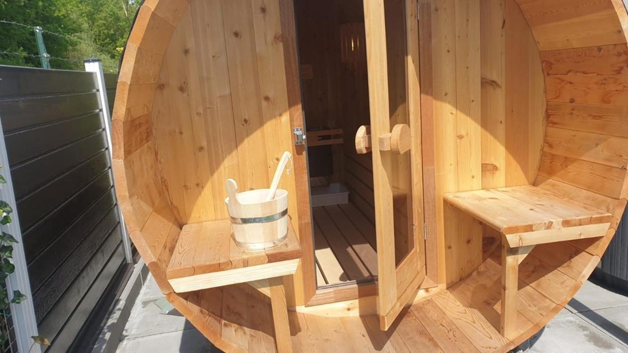 Chalet Buutengeweun, Met Luxe Jacuzzi En Tonsauna Sint-Annaland Exterior foto
